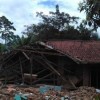 Akibat longsor, rumah warga amblas